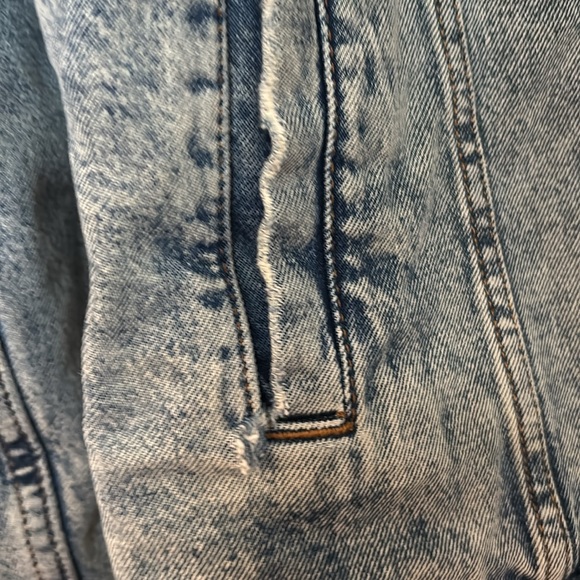 Distressed fleece lined denim jacket size M unisex - Picture 6 of 10